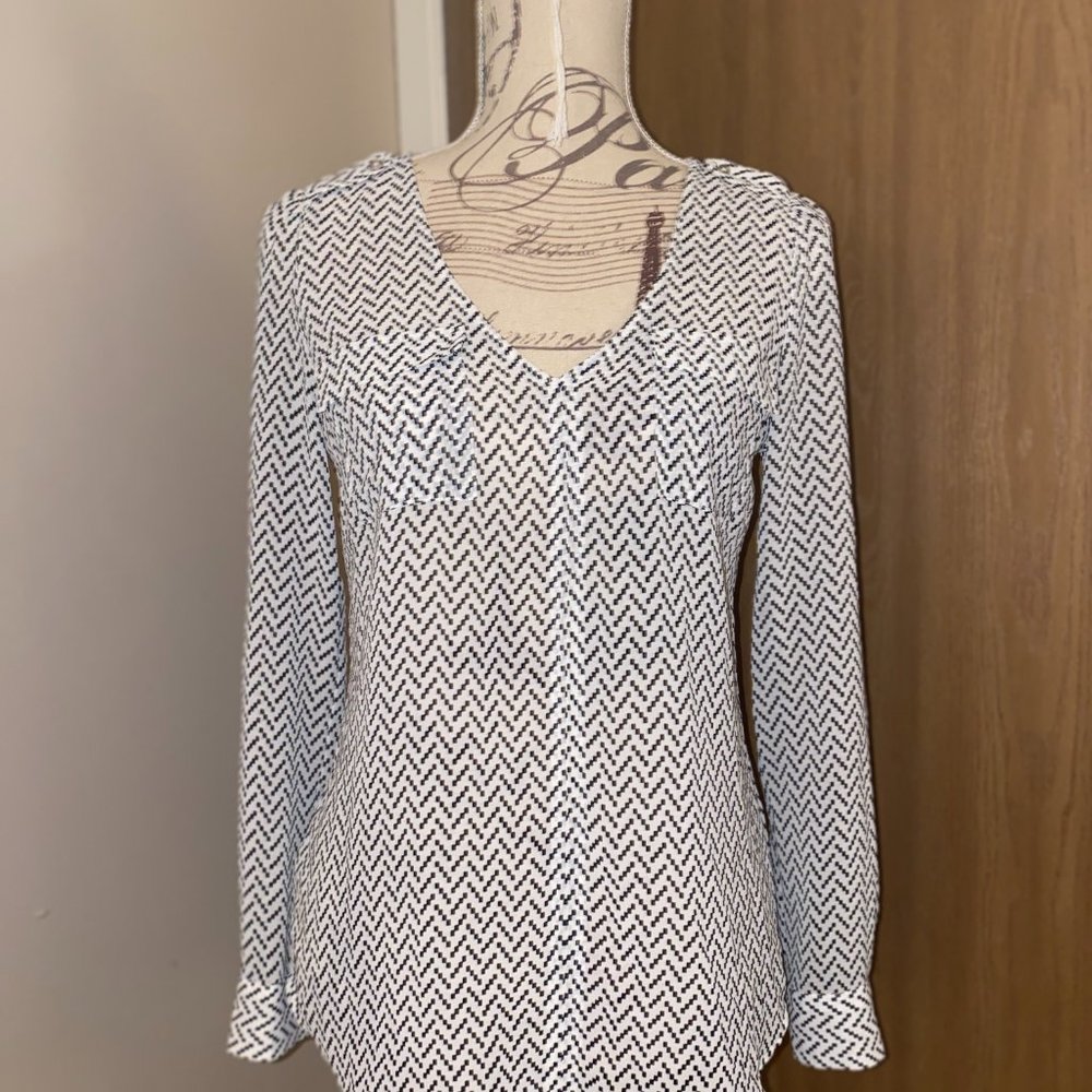 Candies Black & White Chevron Patterned Long Sleeve Blouse
